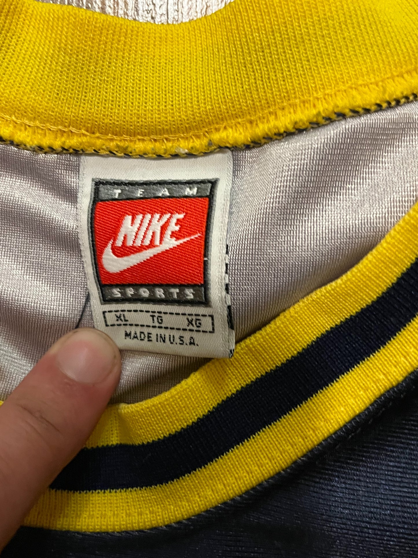 Vintage Michigan Wolverines #54 Basketball Jersey Nike XL Robert Traylor